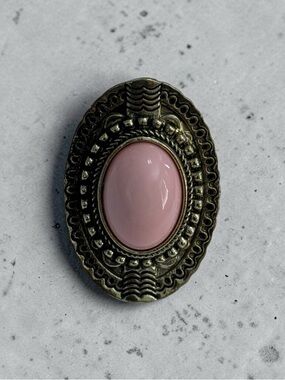 🫶🏻 Vintage-Style Pink Cabochon Oval Ring